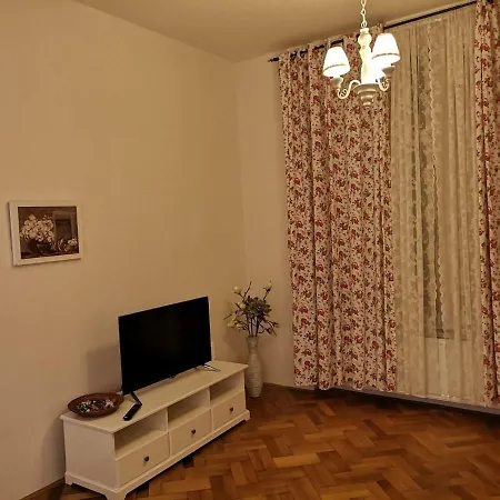 New, Luxury! 1, Center. 55m², 2 Apartment. 5min Walk To Wenceslas Square, 10min Walk To National Museum. Navratilova Street № 1, Nove Mesto 아파트 프라하
