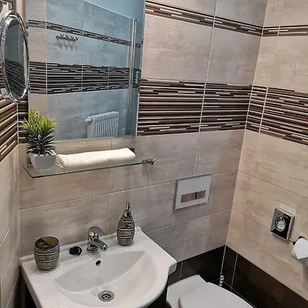 아파트 New, Luxury! 1, Center. 55m², 2 Apartment. 5min Walk To Wenceslas Square, 10min Walk To National Museum. Navratilova Street № 1, Nove Mesto *