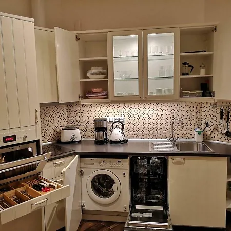 아파트 New, Luxury! 1, Center. 55m², 2 Apartment. 5min Walk To Wenceslas Square, 10min Walk To National Museum. Navratilova Street № 1, Nove Mesto